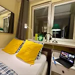View 4 Panorama 85'tv Wifi 2 Gbs Netflix Hbo Skyshowmax *