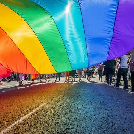 View 4 Panorama 85'tv Wifi 2 Gbs Netflix Hbo Skyshowmax