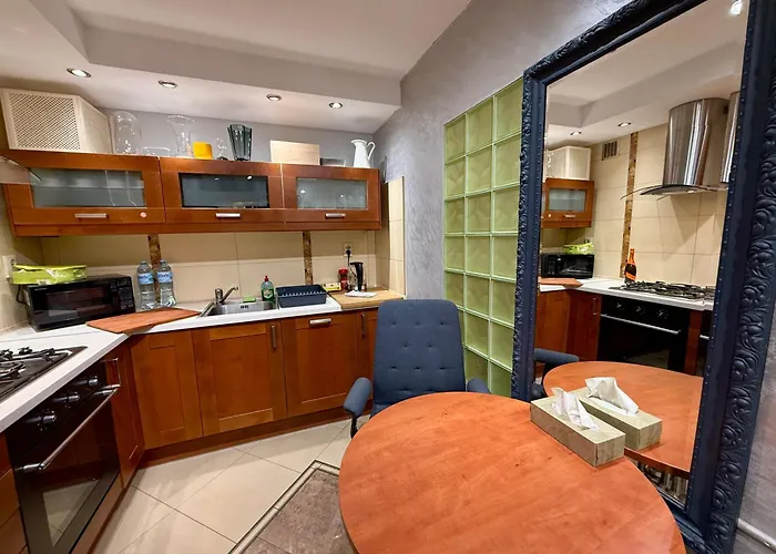 View 4 Panorama 85'tv Wifi 2 Gbs Netflix Hbo Skyshowmax *