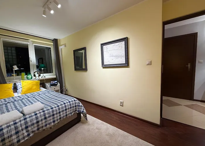 View 4 Panorama 85'tv Wifi 2 Gbs Netflix Hbo Skyshowmax Varsovia