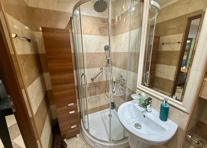 View 4 Panorama 85'tv Wifi 2 Gbs Netflix Hbo Skyshowmax Varsovia