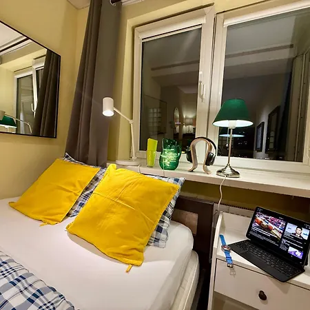 View 4 Panorama 85'tv Wifi 2 Gbs Netflix Hbo Skyshowmax *