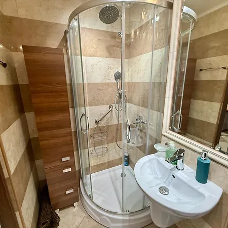 View 4 Panorama 85'tv Wifi 2 Gbs Netflix Hbo Skyshowmax Varsovia