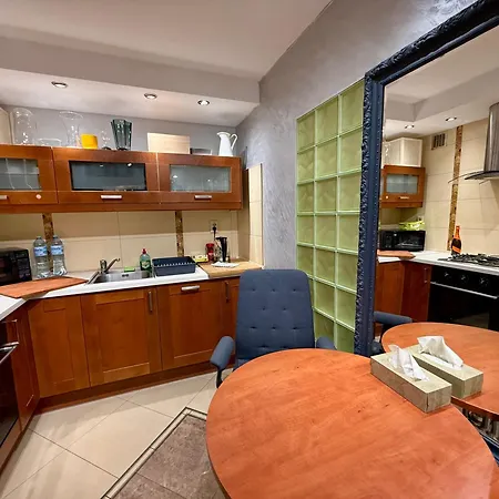 View 4 Panorama 85'tv Wifi 2 Gbs Netflix Hbo Skyshowmax *