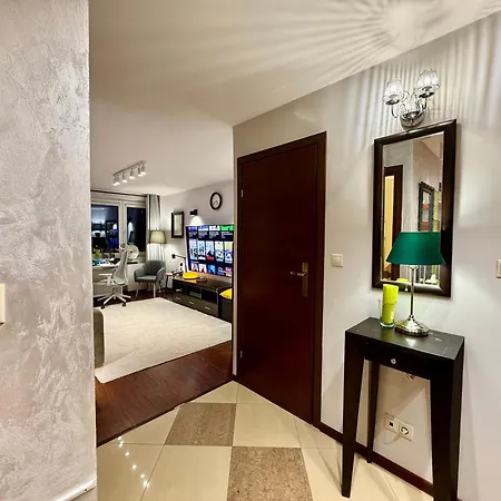 View 4 Panorama 85'tv Wifi 2 Gbs Netflix Hbo Skyshowmax Varsovie